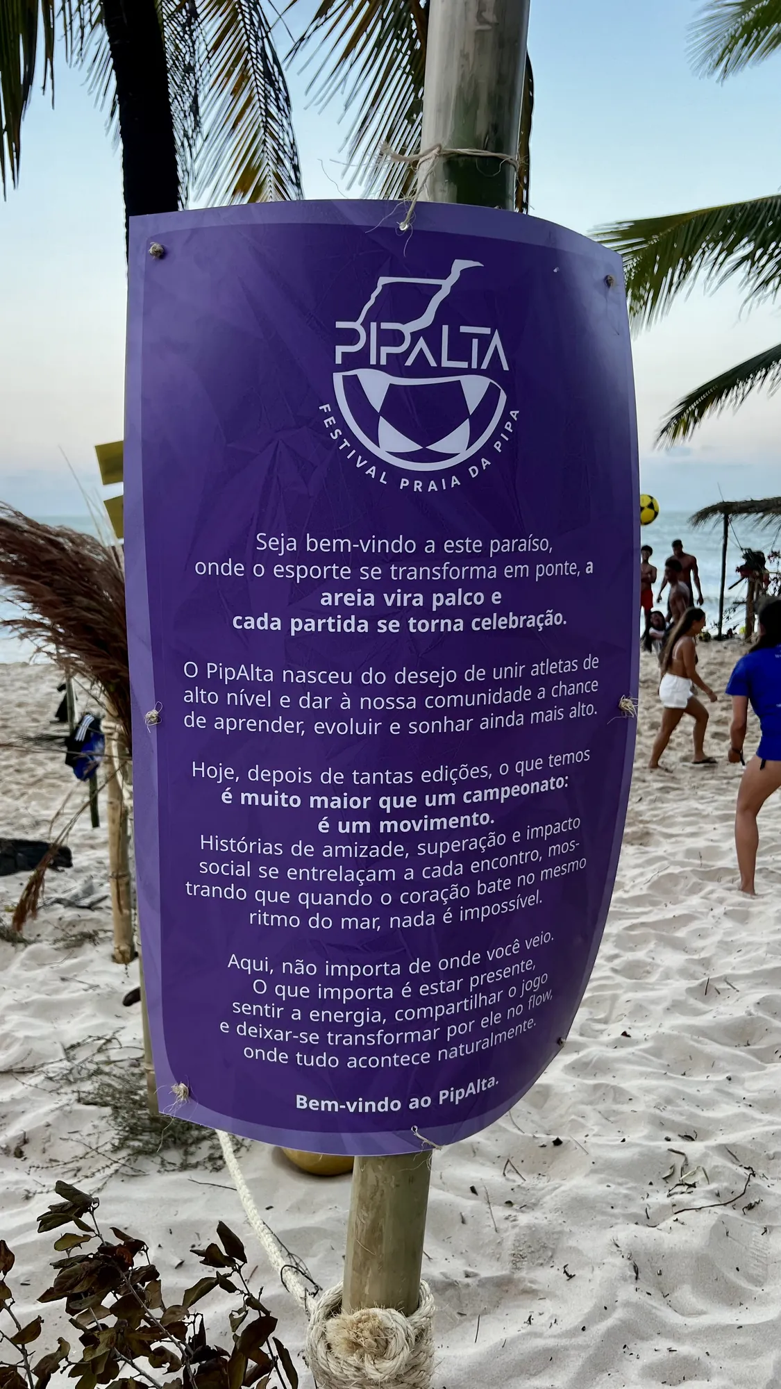 Placa de boas-vindas do PIPALTA na areia